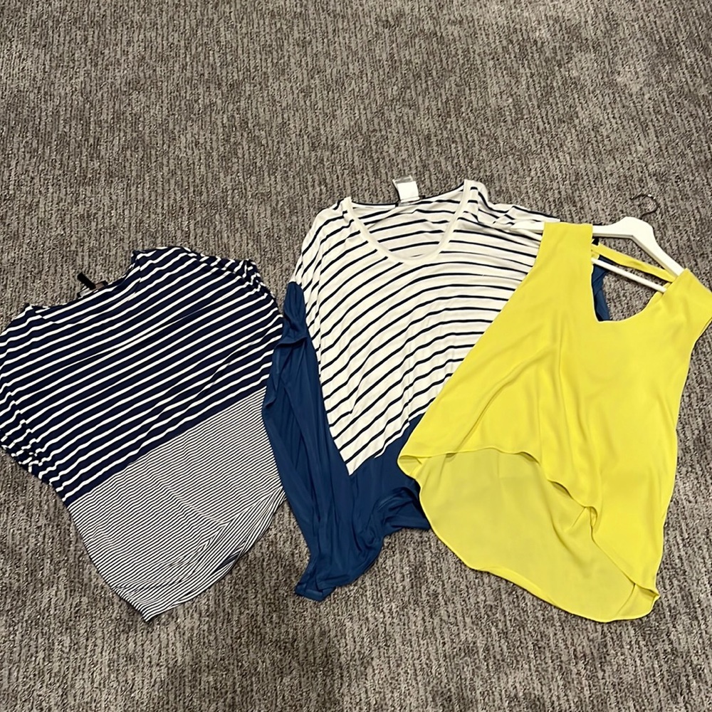 BCBG bundle of XS FLOWY tops!